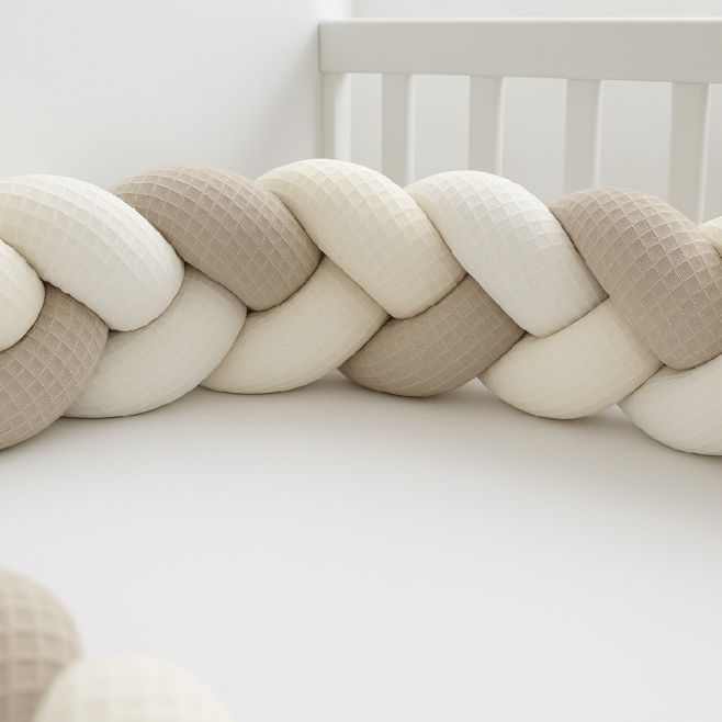 Ochranné mantinely do dětské postýlky jsou zárukou bezpečnosti pro vašeho malého broučka.